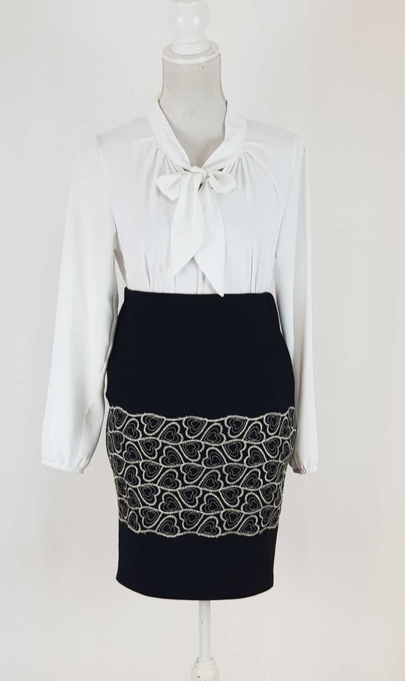Compleu bluza alba si fusta neagra cu broderie