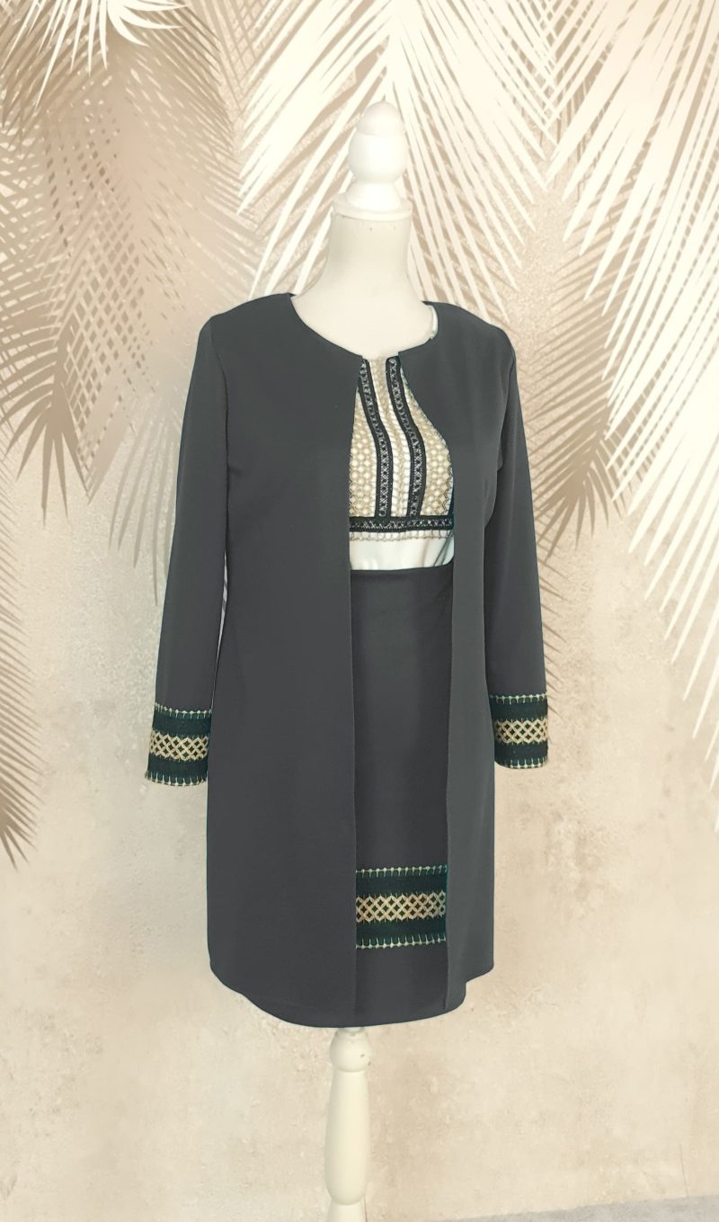 Compleu cardigan si fusta gri cu broderie si cu bluza alba stilizata Ilinca2