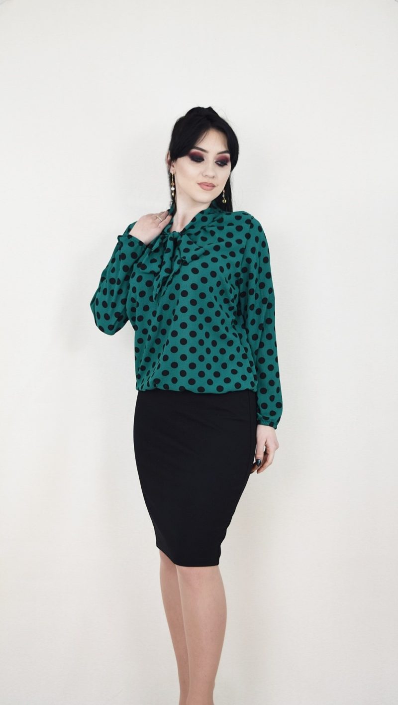 Compleu bluza verde cu buline si fusta neagra