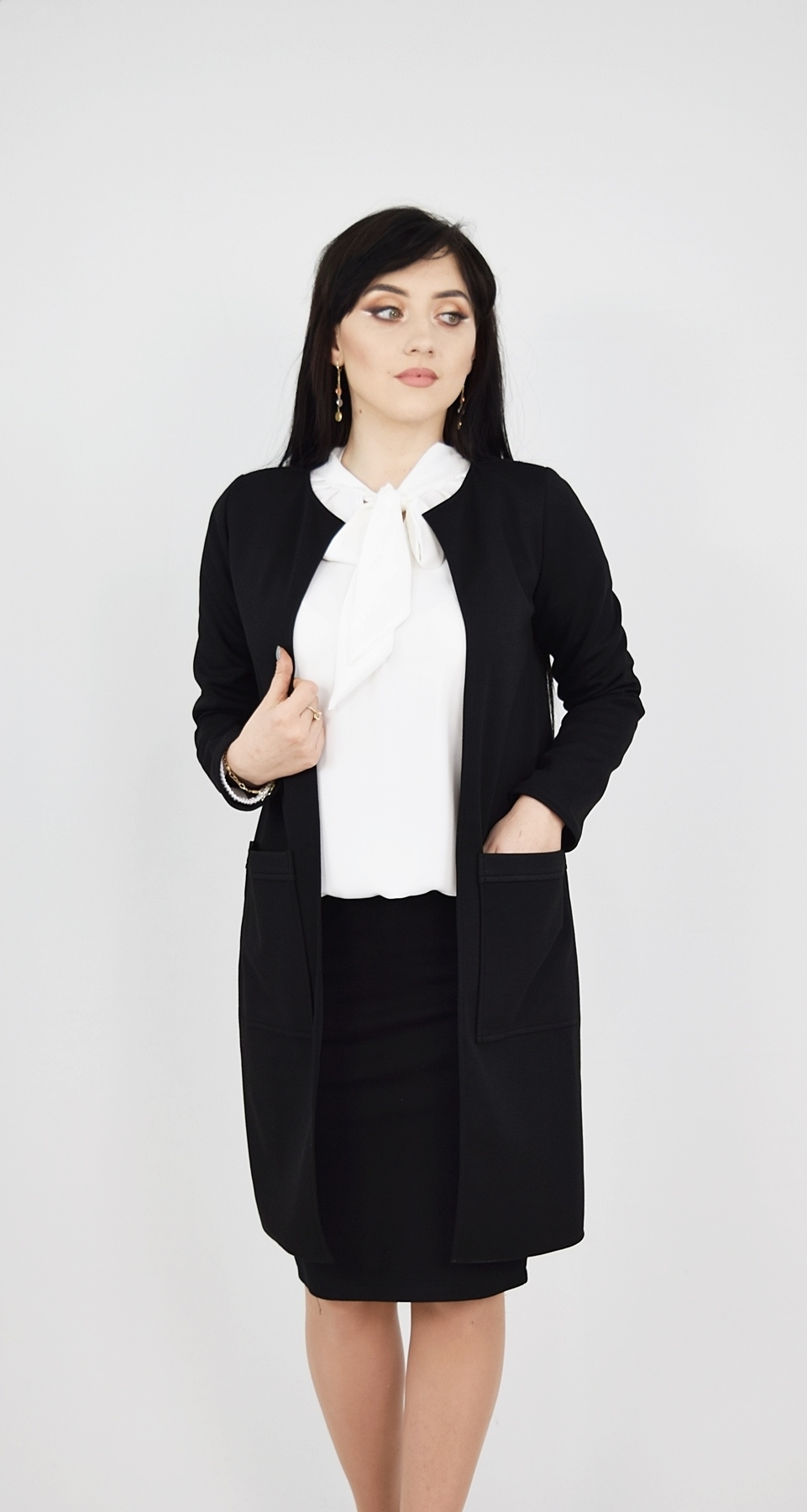 Compleu cardigan negru cu fusta neagra si bluza alba