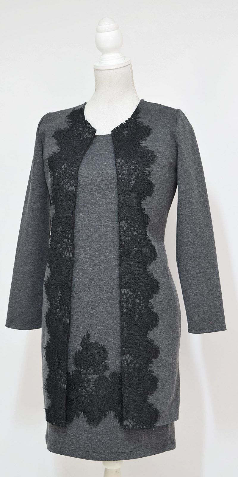 Compleu elegant gri cu broderie Nadine