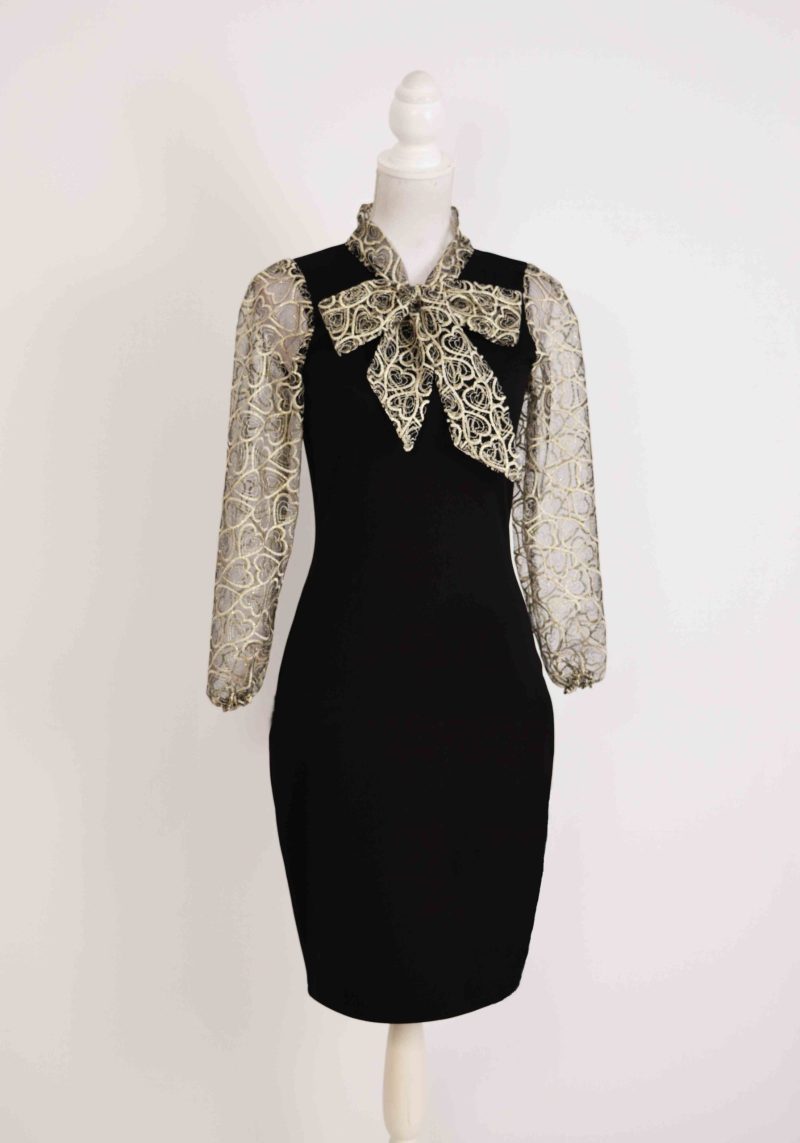 Rochie cu maneci si esarfa broderie bej aurie