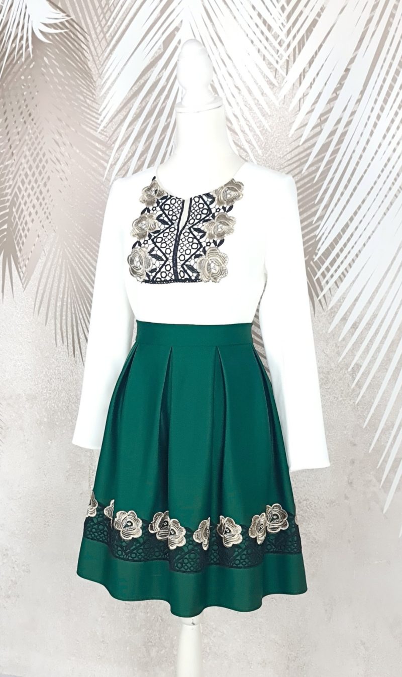 Compleu bluza alba stilizata si fusta verde in pliuri cu broderie Melania