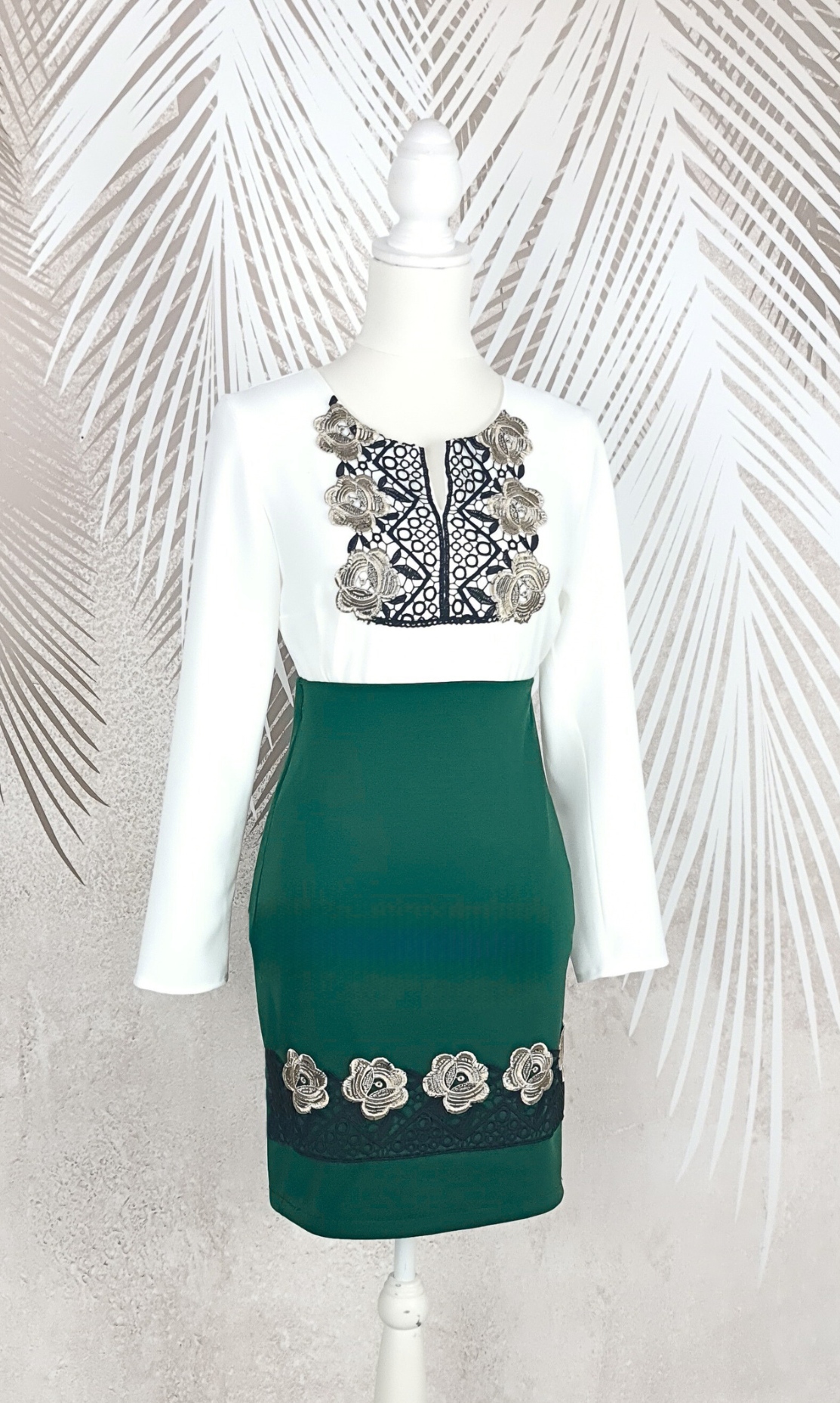 Compleu cardigan si fusta verde cu broderie si cu bluza alba cu broderie Melania