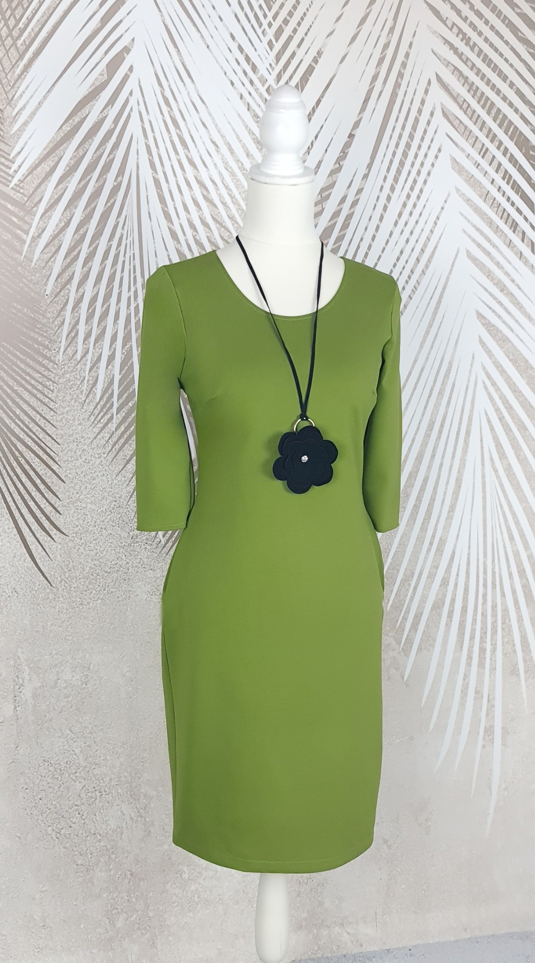 Rochie eleganta Olive Charm cu colier la gat