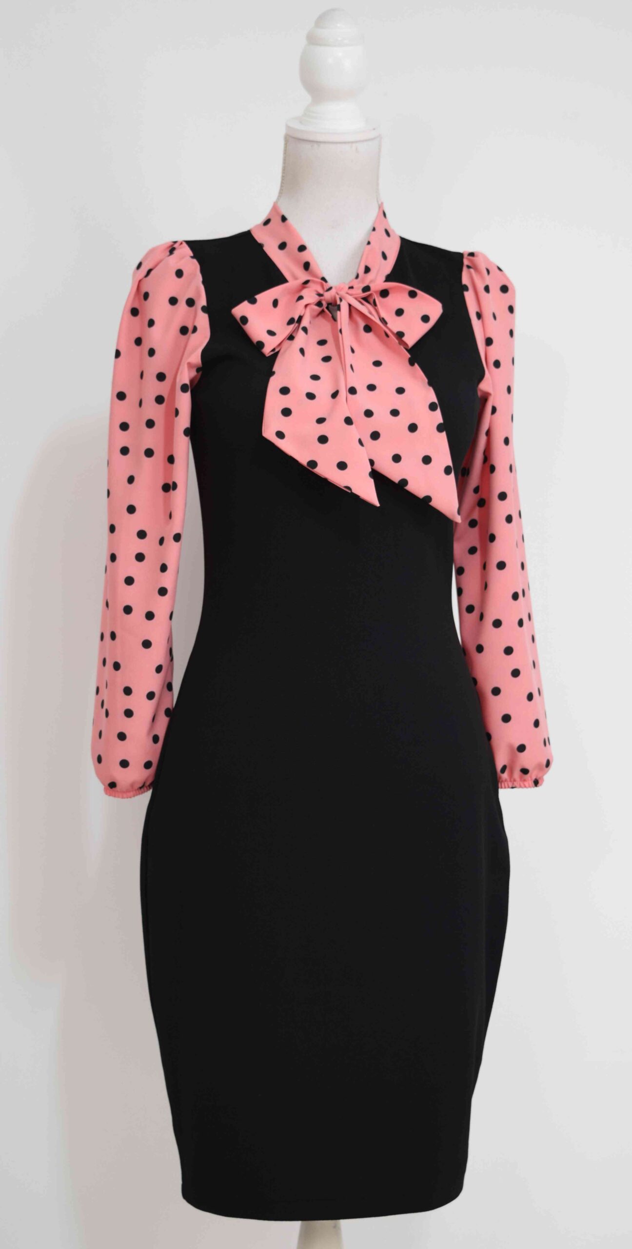 Rochie office cu detalii roze cu buline