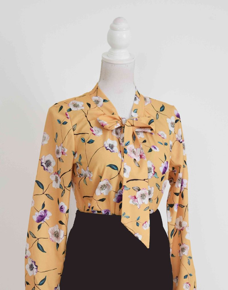 Bluza cu esarfa mustar cu flori