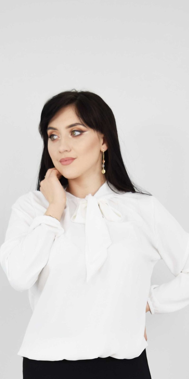 Bluza alba eleganta cu esarfa