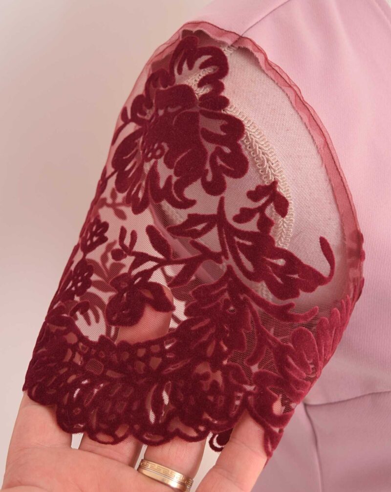 Rochie croi larg roze cu maneci si bordura broderie catifea