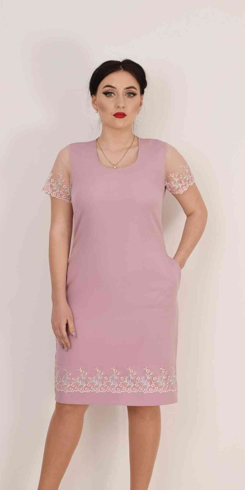 Rochie roze croi larg cu bordura si maneci tulle brodat