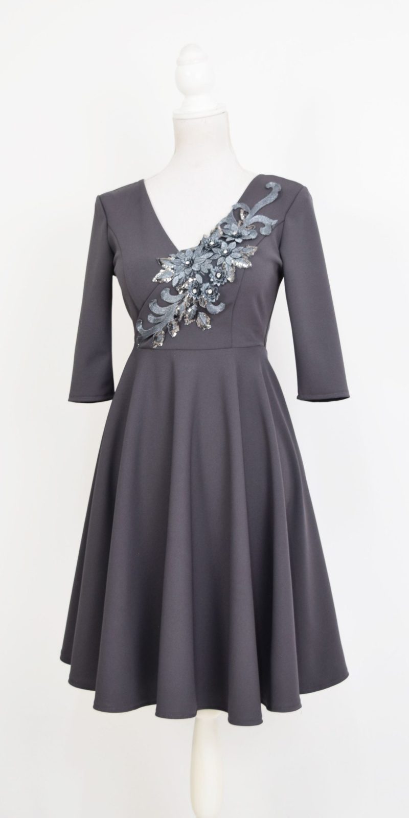 Rochie eleganta clos gri cu broderie 3D Rebeca