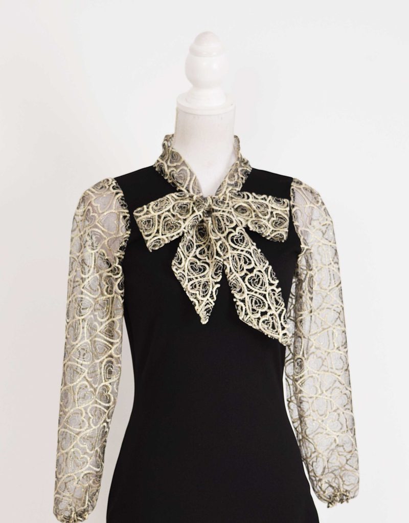 Rochie eleganta cu maneci si esarfa din broderie bej aurie