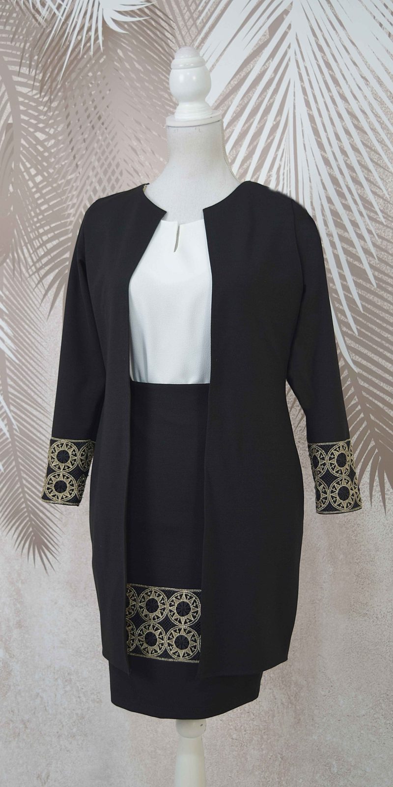 Compleu cardigan si fusta neagra cu broderie si cu bluza alba stilizata Teodora