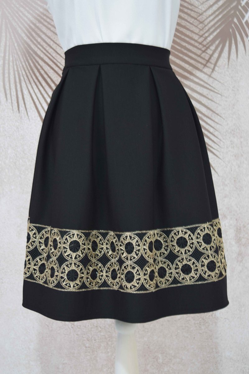 Fusta in pliuri neagra cu broderie Teodora