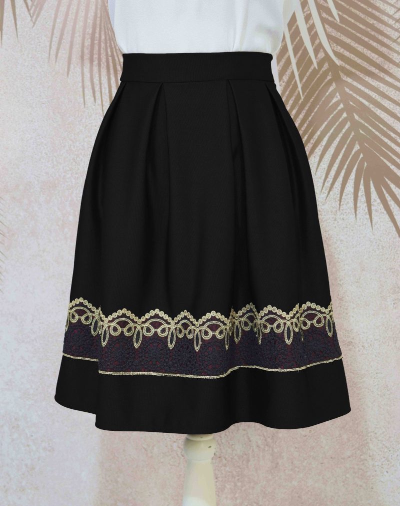 Fusta in pliuri neagra cu broderie Ania