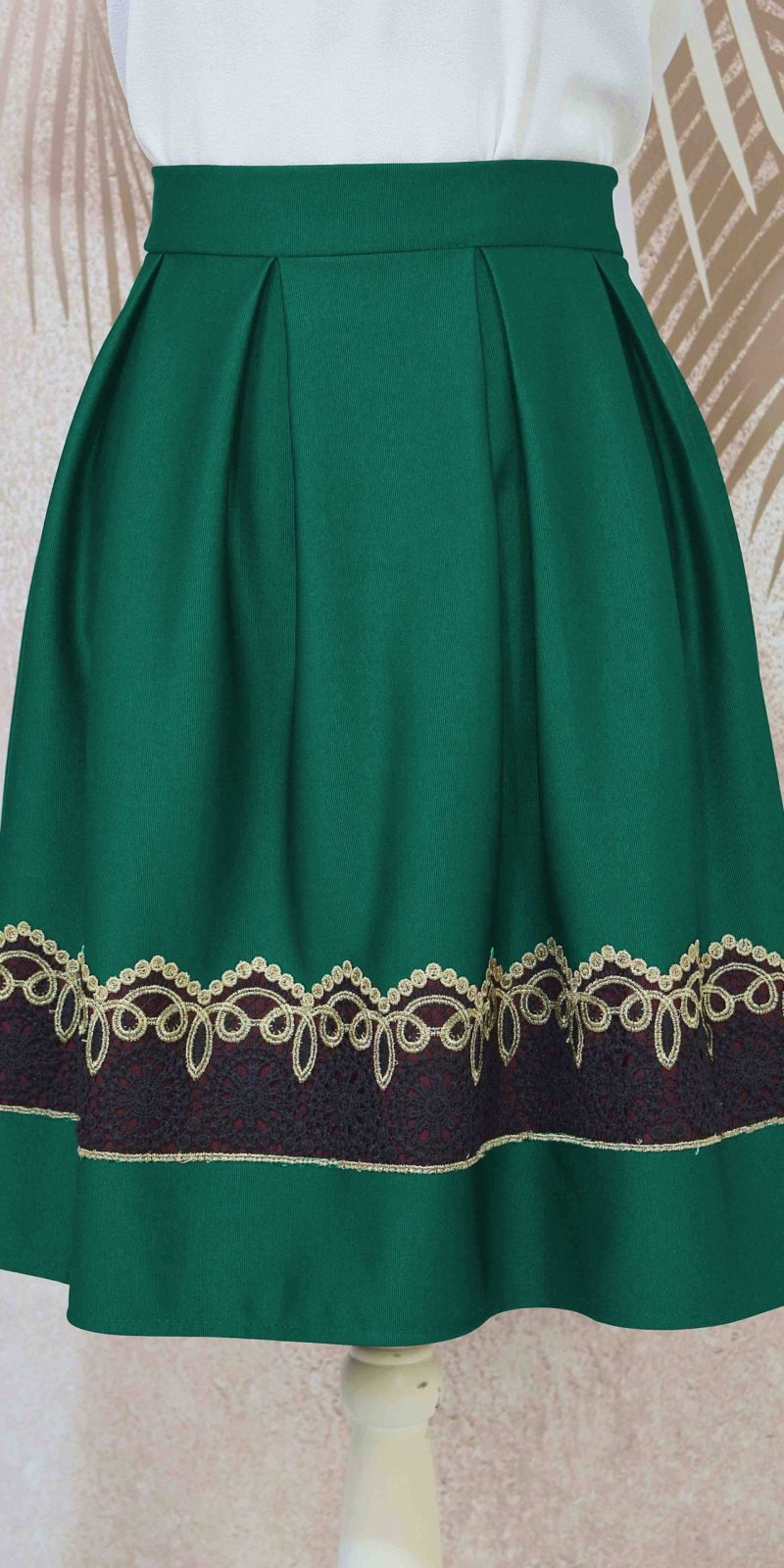 Fusta in pliuri verde cu broderie Ania