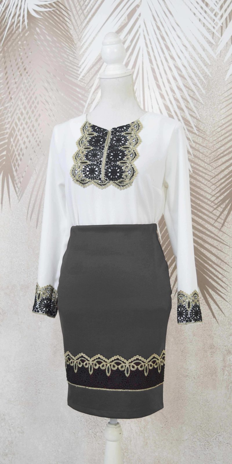 Fusta gri cu broderie Ania