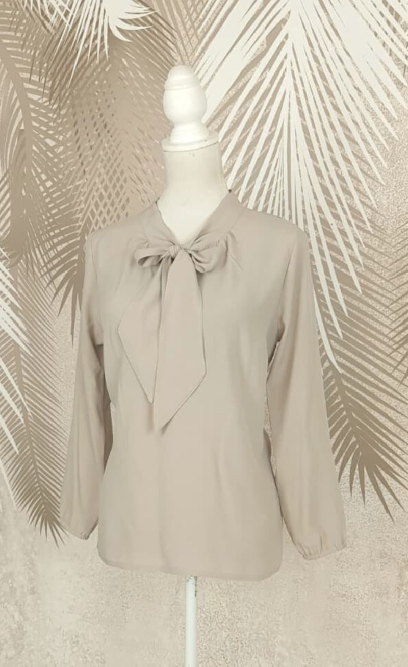 Bluza bej cu esarfa