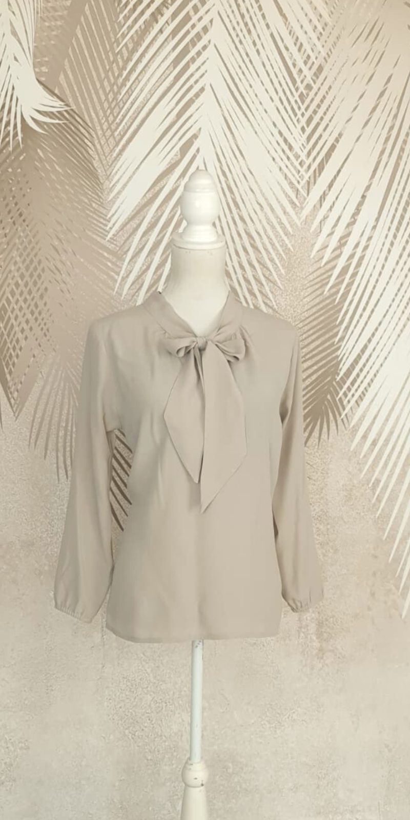 bluza bej cu esarfa