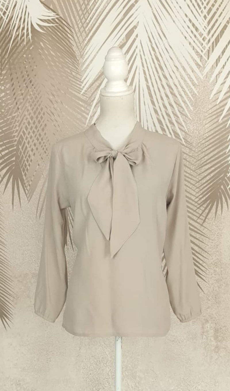Bluza bej cu esarfa