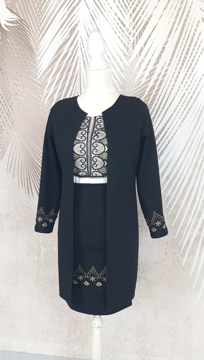 Compleu cardigan si fusta neagra cu broderie si cu bluza alba stilizata Antonia