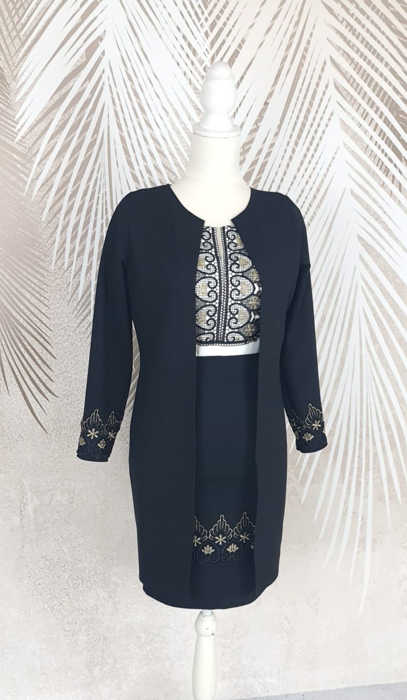 Compleu cardigan si fusta neagra cu broderie si cu bluza alba stilizata Antonia