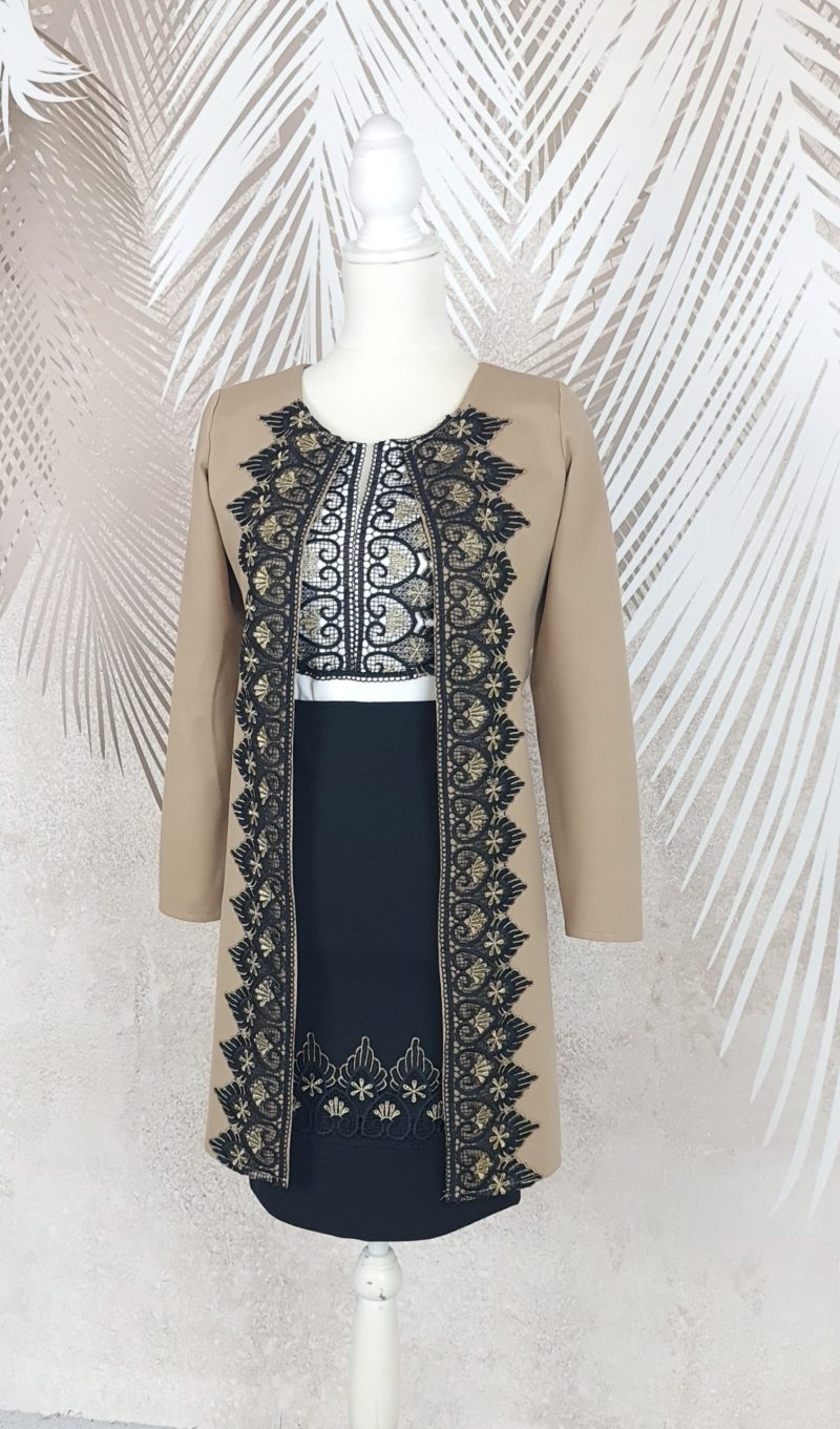 Compleu cardigan elegant bej si fusta neagra cu broderie si cu bluza alba stilizata Antonia