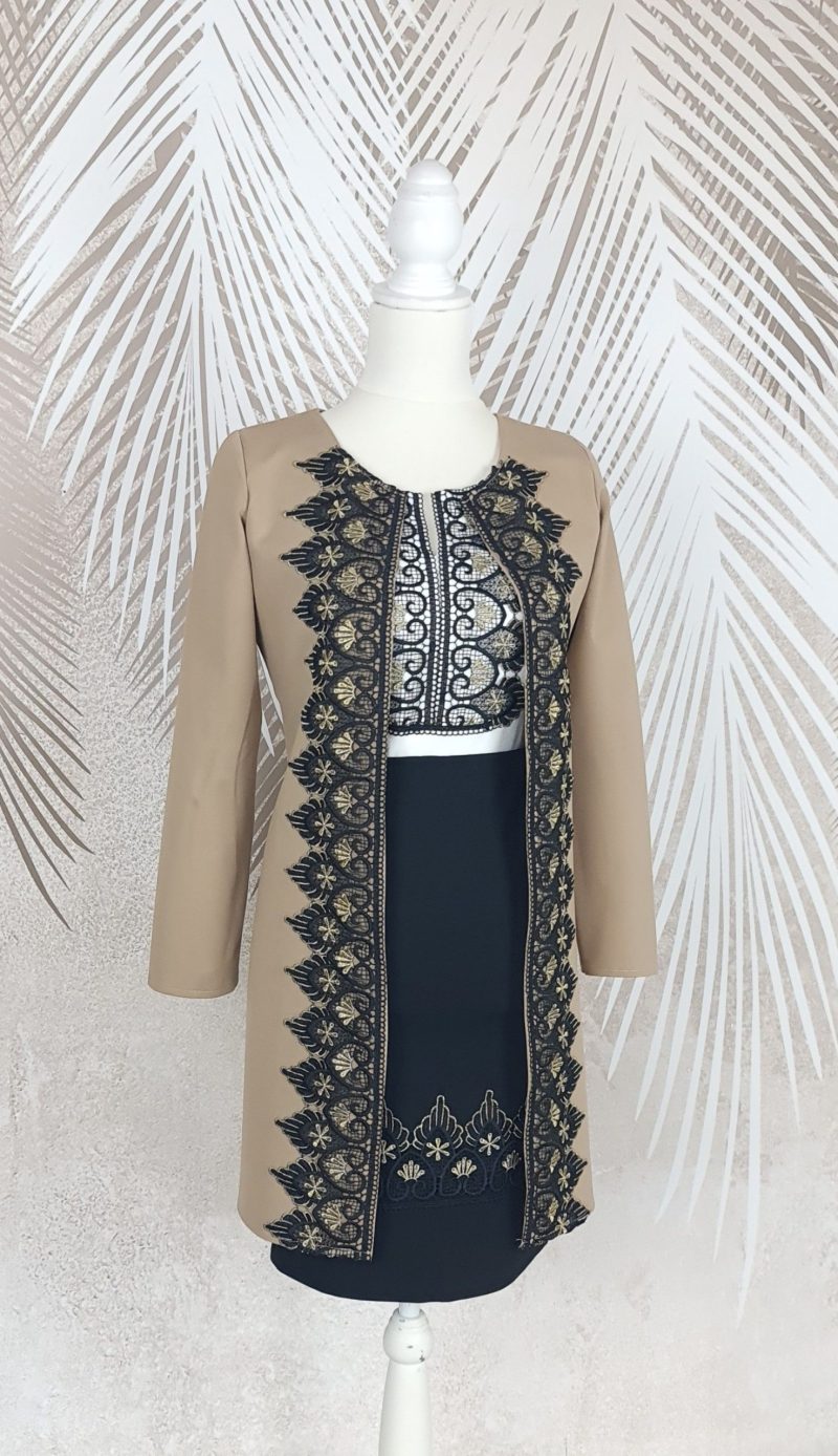 Compleu cardigan elegant bej si fusta neagra cu broderie si cu bluza alba stilizata Antonia
