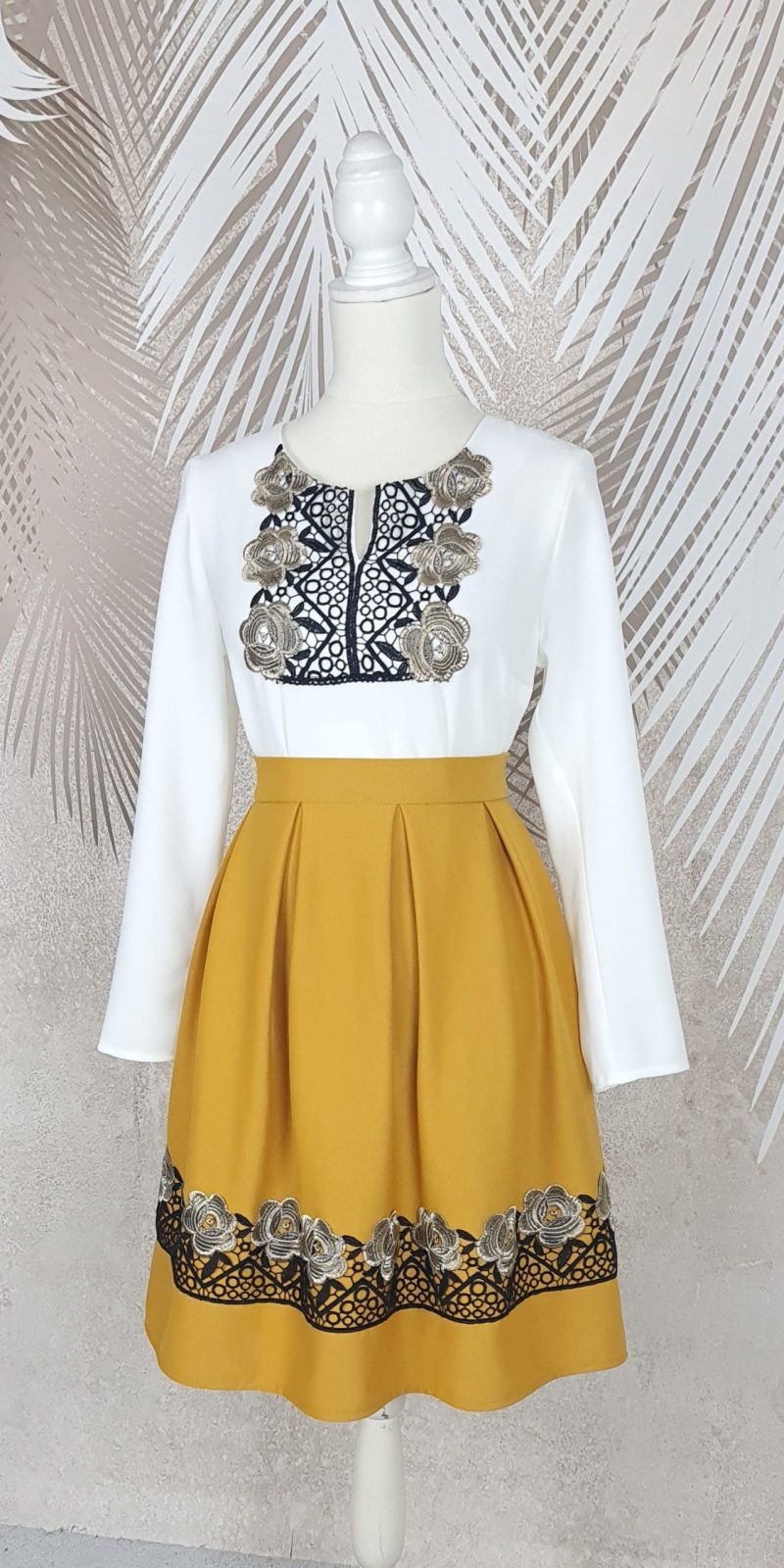 Fusta clos mustar cu broderie Melania