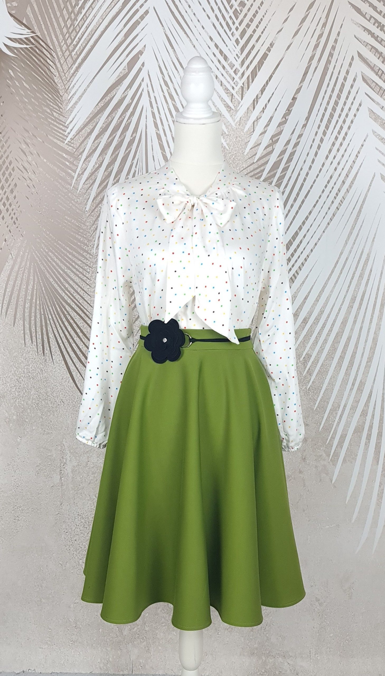 Fusta clos Olive Charm cu accesoriu in talie