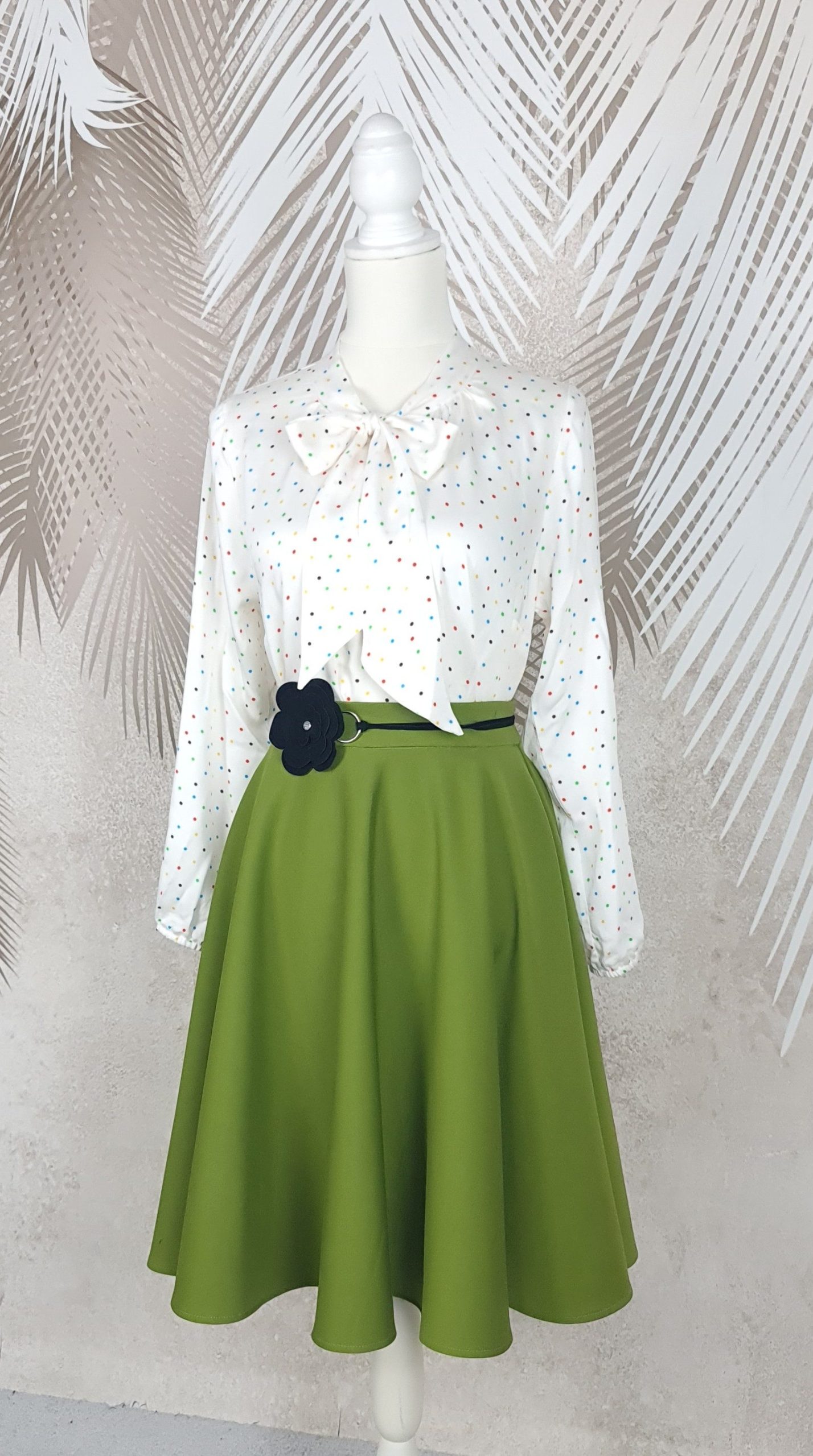 Fusta clos Olive Charm cu accesoriu in talie