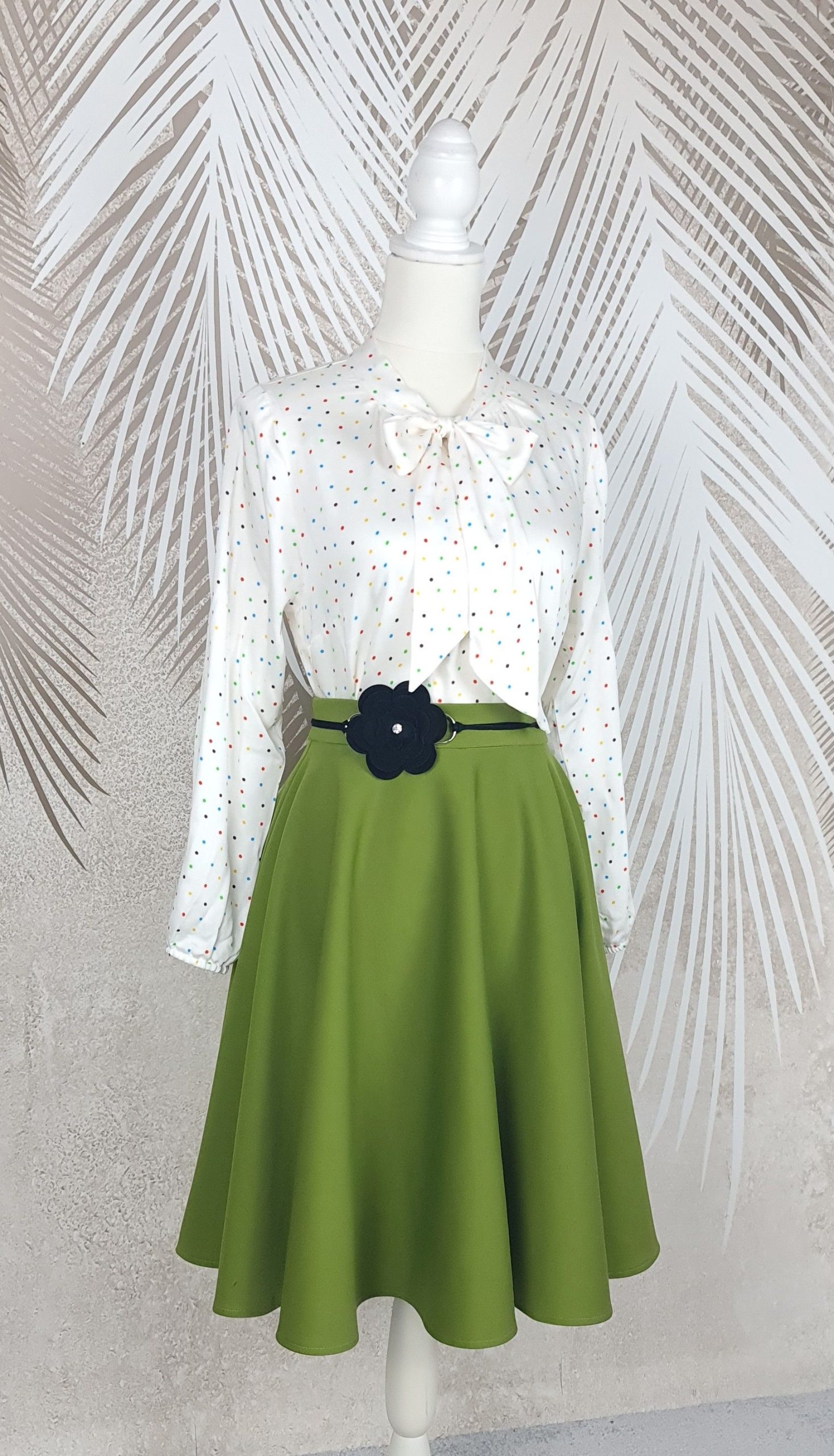 Fusta clos Olive Charm cu accesoriu in talie