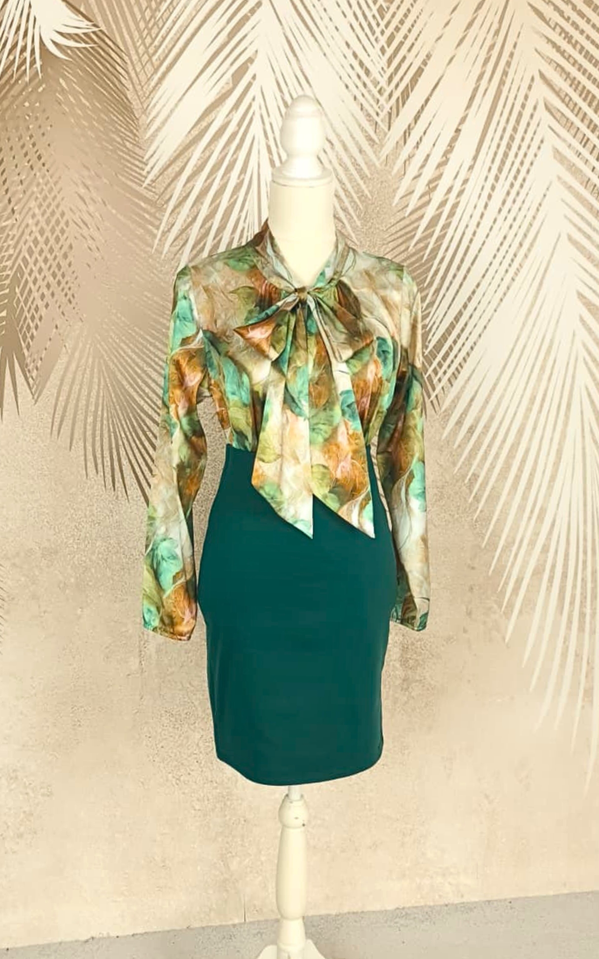 Compleu bluza eleganta Smaranda si fusta verde conica