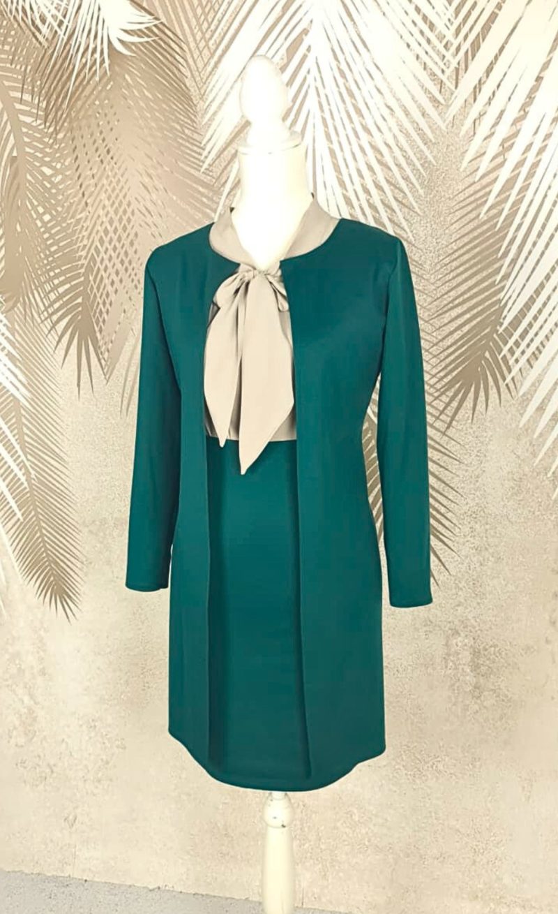 Compleu cardigan si fusta verde si bluza bej
