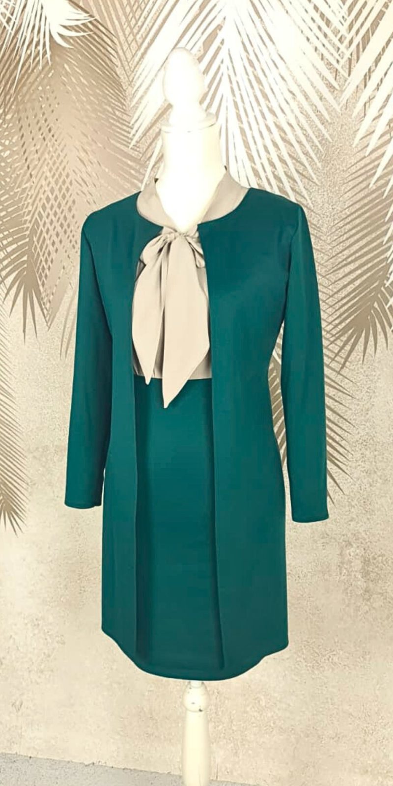 Compleu cardigan si fusta verde si bluza bej