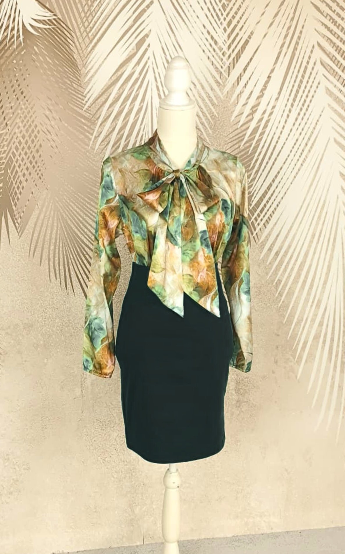 Compleu bluza eleganta Smaranda si fusta neagra conica