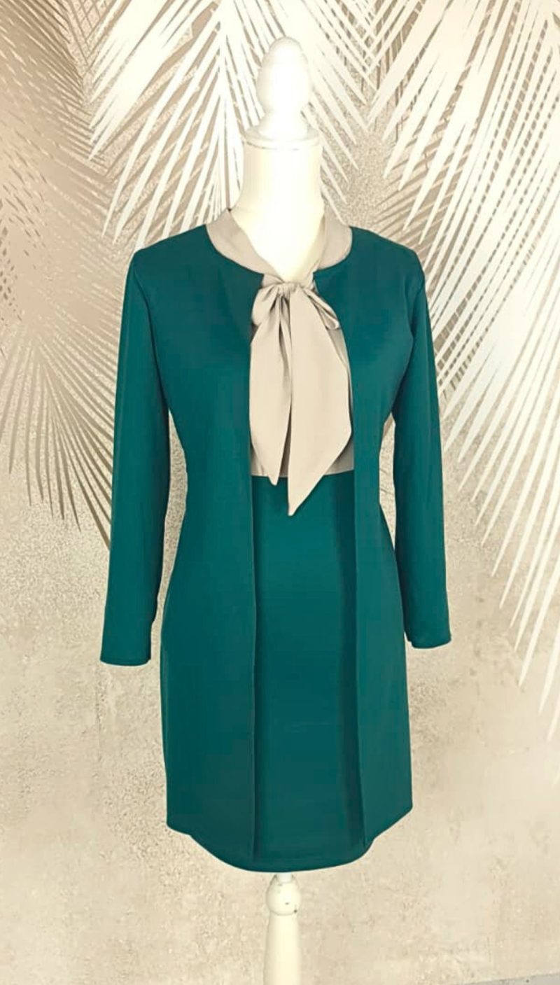 Compleu cardigan si fusta verde si bluza bej