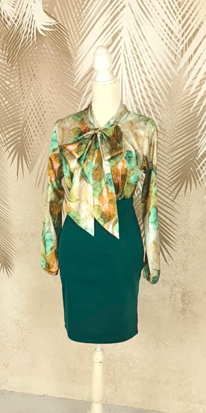 Compleu bluza eleganta Smaranda si fusta verde conica