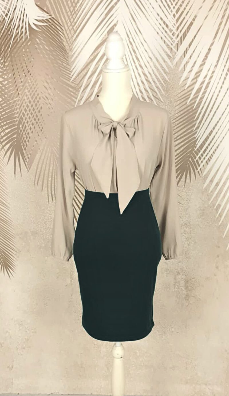 Compleu bluza bej si fusta neagra conica