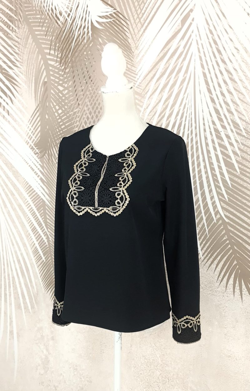Bluza neagra stilizata cu broderie Ania