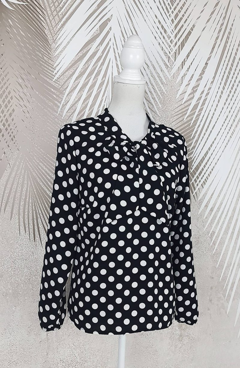 Bluza neagra cu buline albe