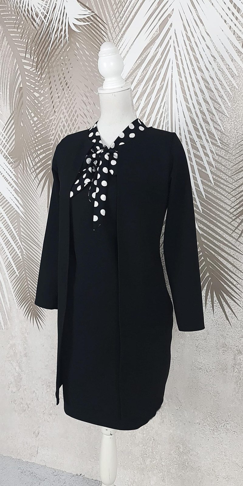 Compleu cardigan negru cu rochie Office cu maneci si esarfa neagra cu buline albe
