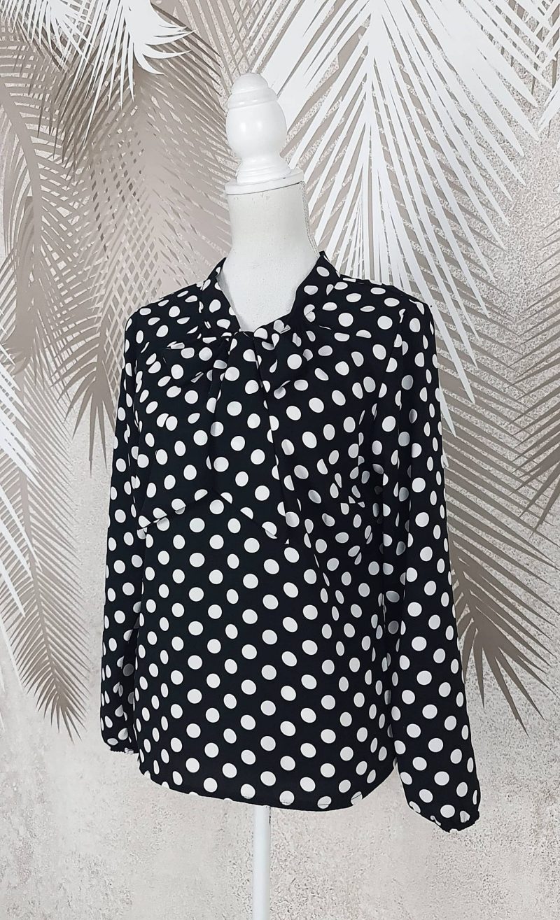 Bluza neagra cu buline albe