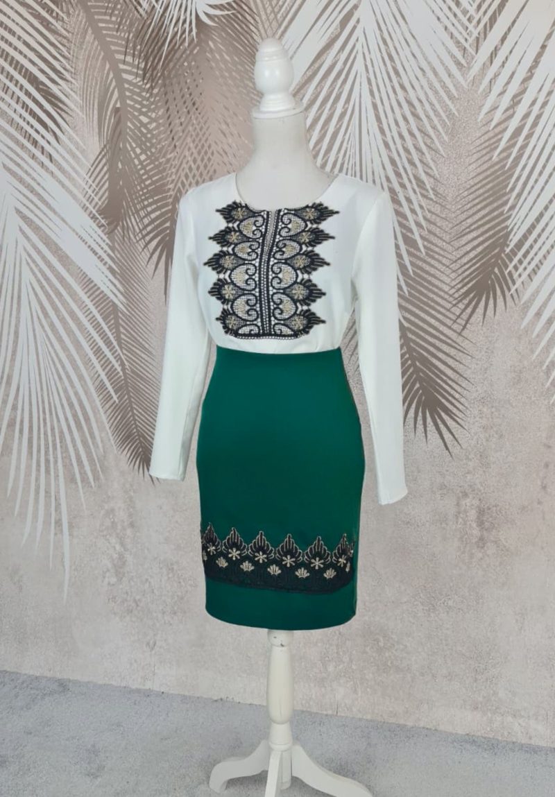Compleu bluza alba stilizata si fusta verde cu broderie Antonia