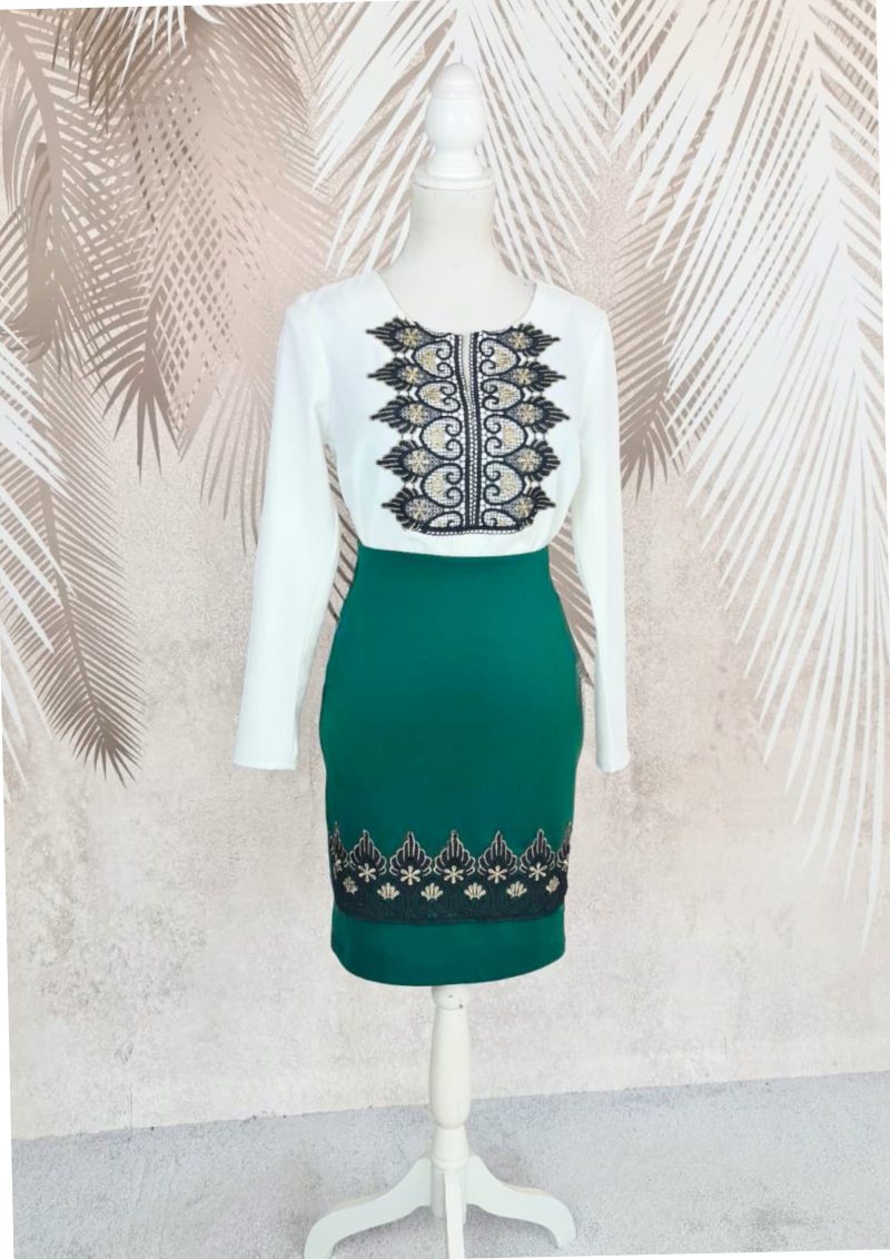 Compleu cardigan si fusta verde cu broderie si cu bluza alba stilizata Antonia