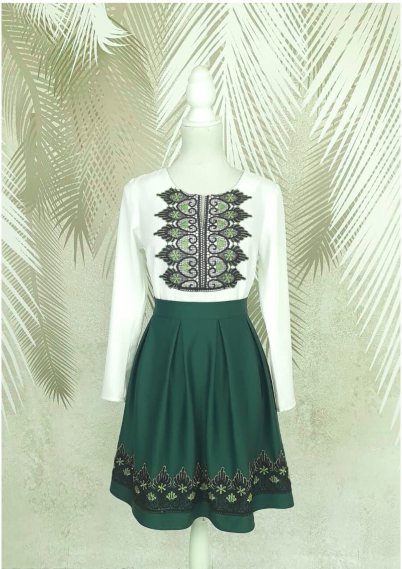 Compleu bluza alba stilizata si fusta verde in pliuri cu broderie Antonia