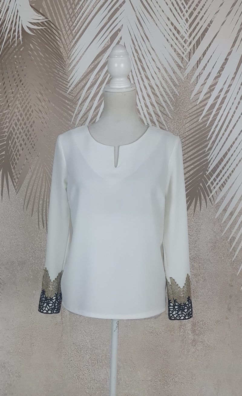 Bluza alba stilizata cu broderie Carina