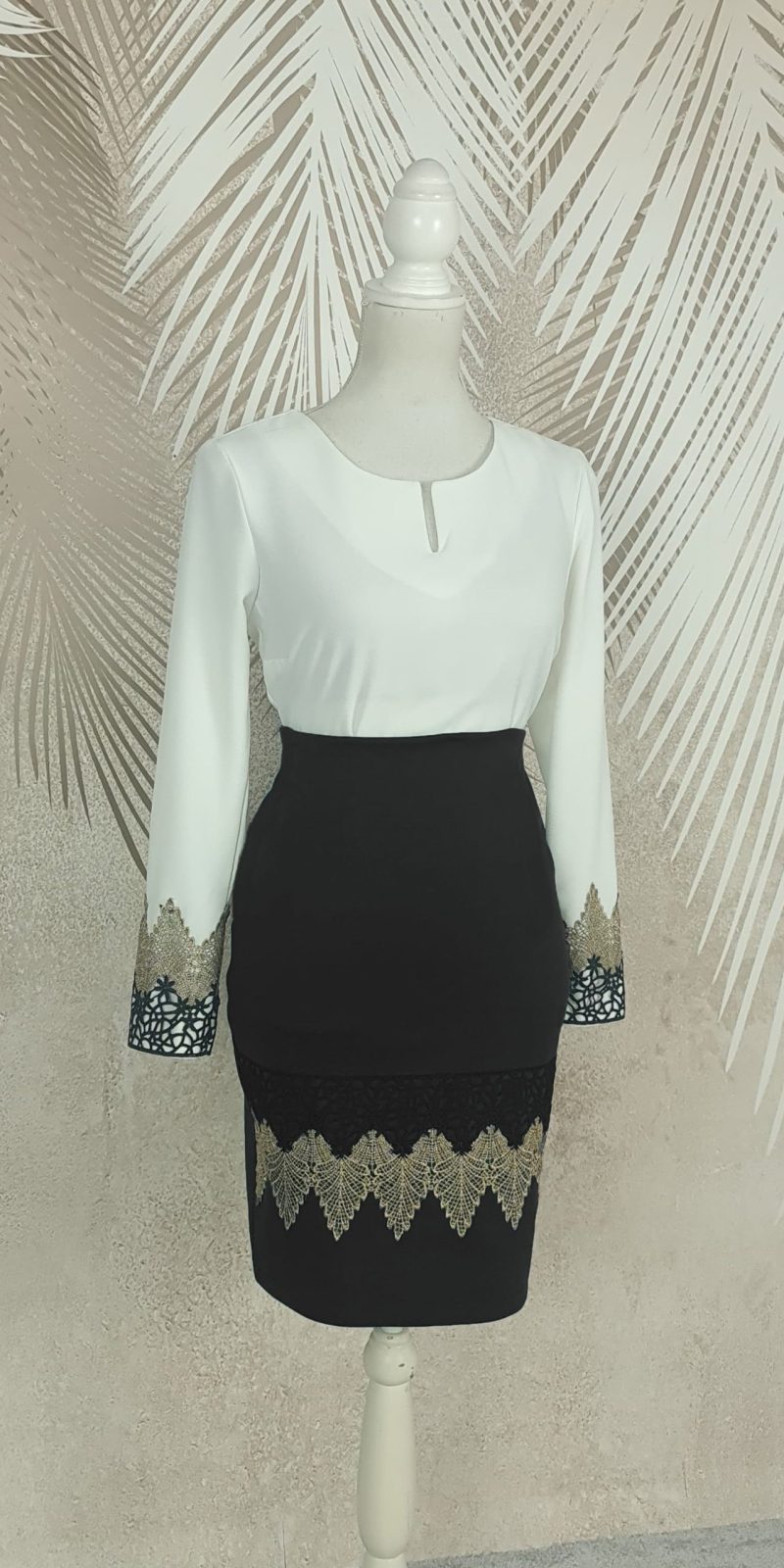 Fusta negru cu broderie Carina