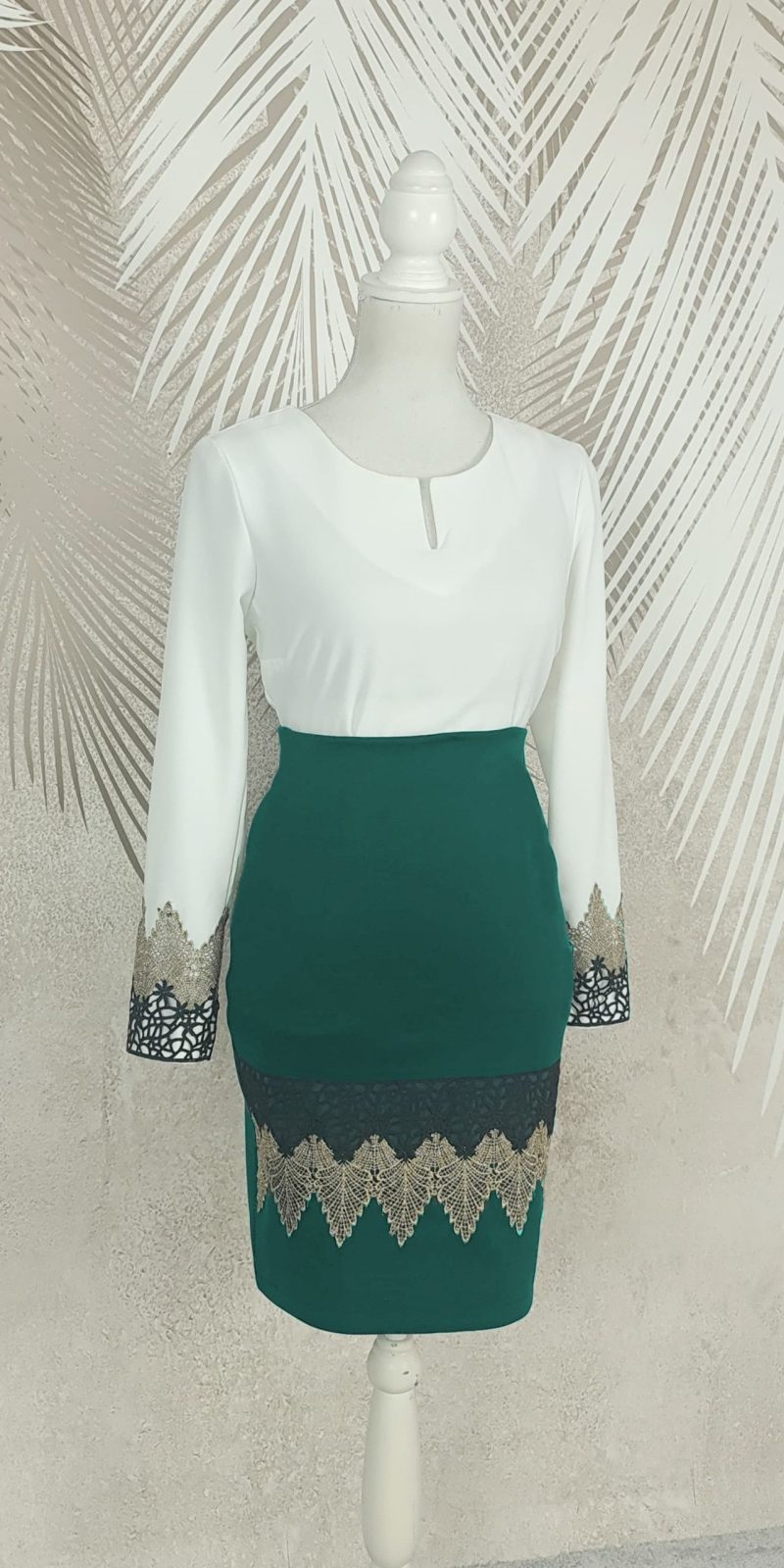 Fusta verde cu broderie Carina