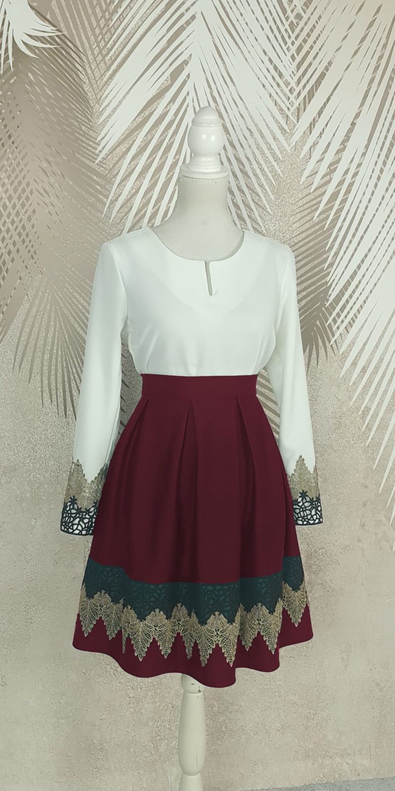 Fusta in pliuri visinie cu broderie Carina